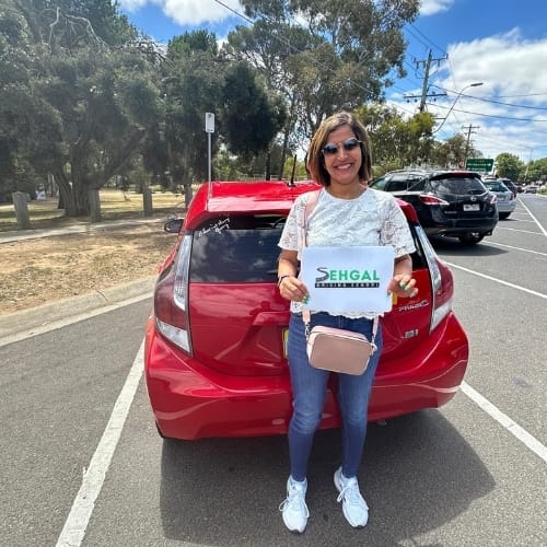 Blue Green Invest Finance Logo 4