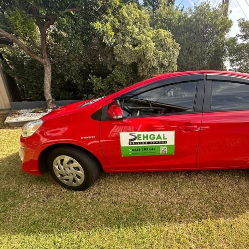 Blue Green Invest Finance Logo 5