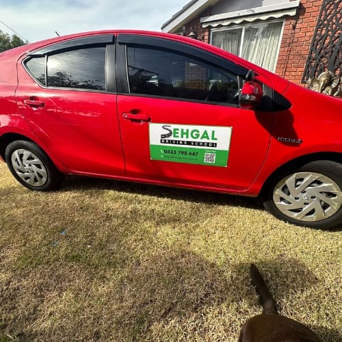 Blue Green Invest Finance Logo 6