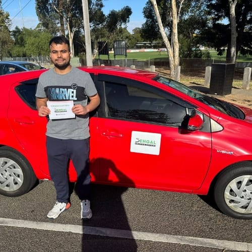 Blue Green Invest Finance Logo 8